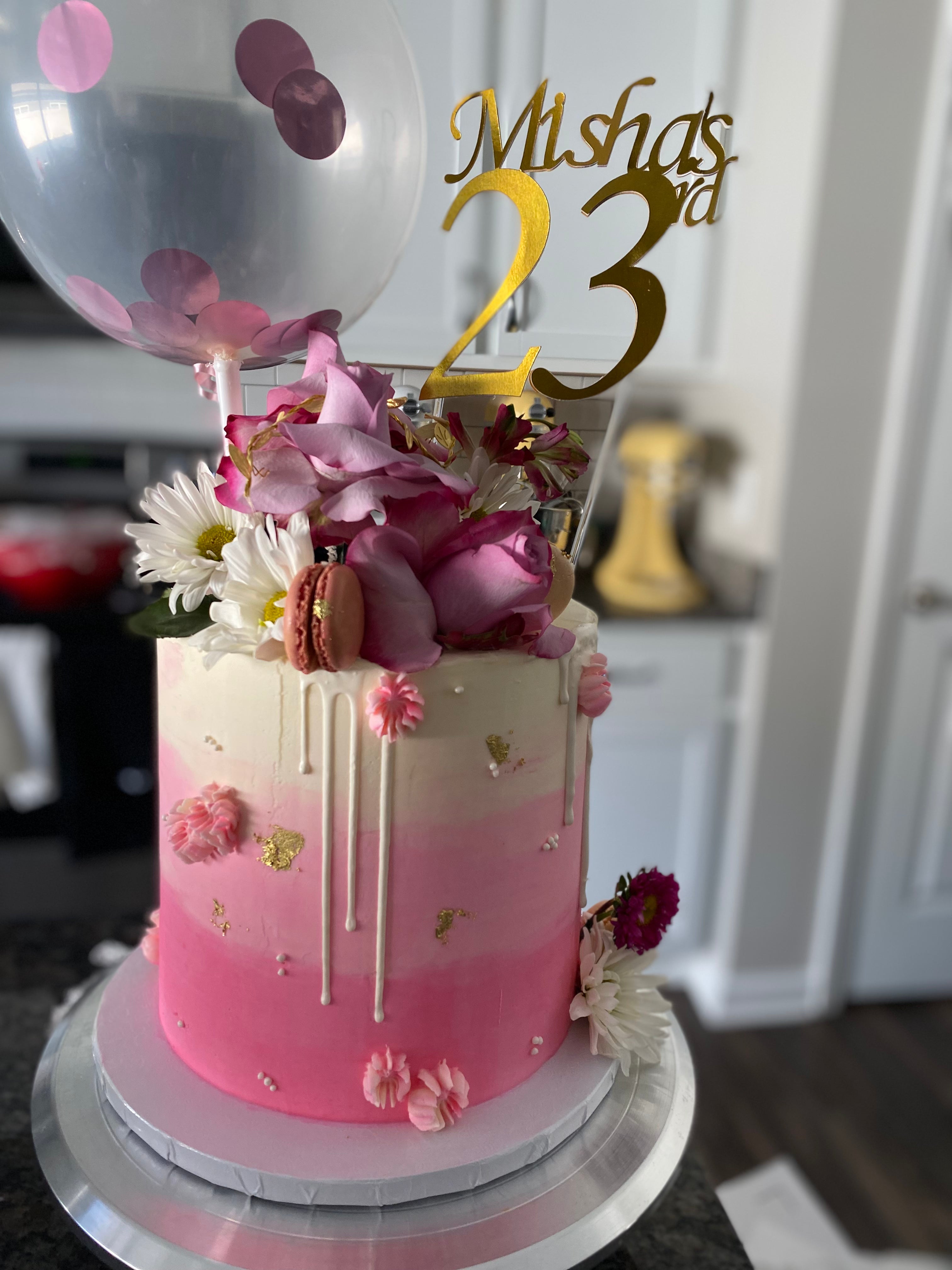 Specialty Round Cakes
