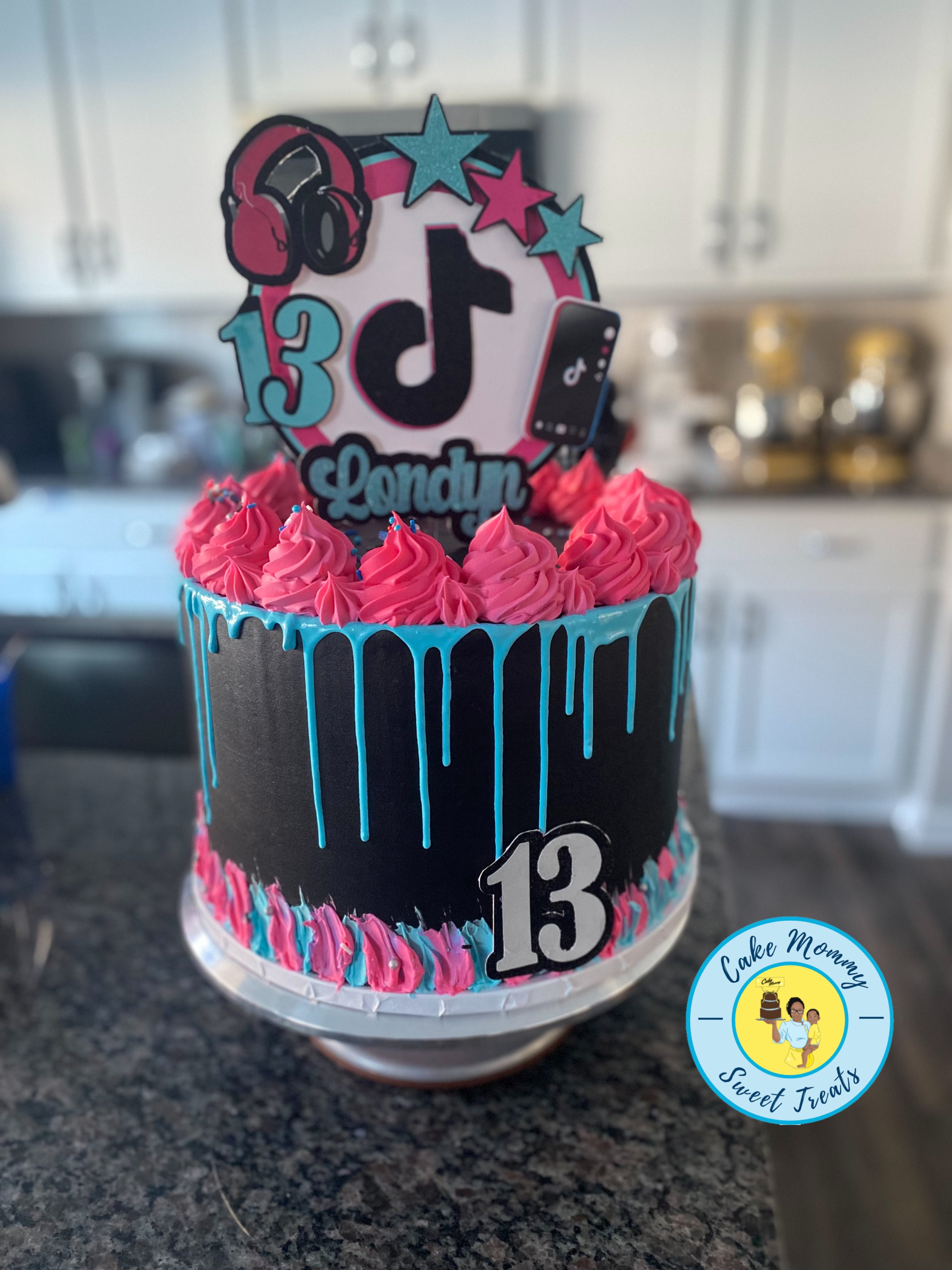 Specialty Round Cakes
