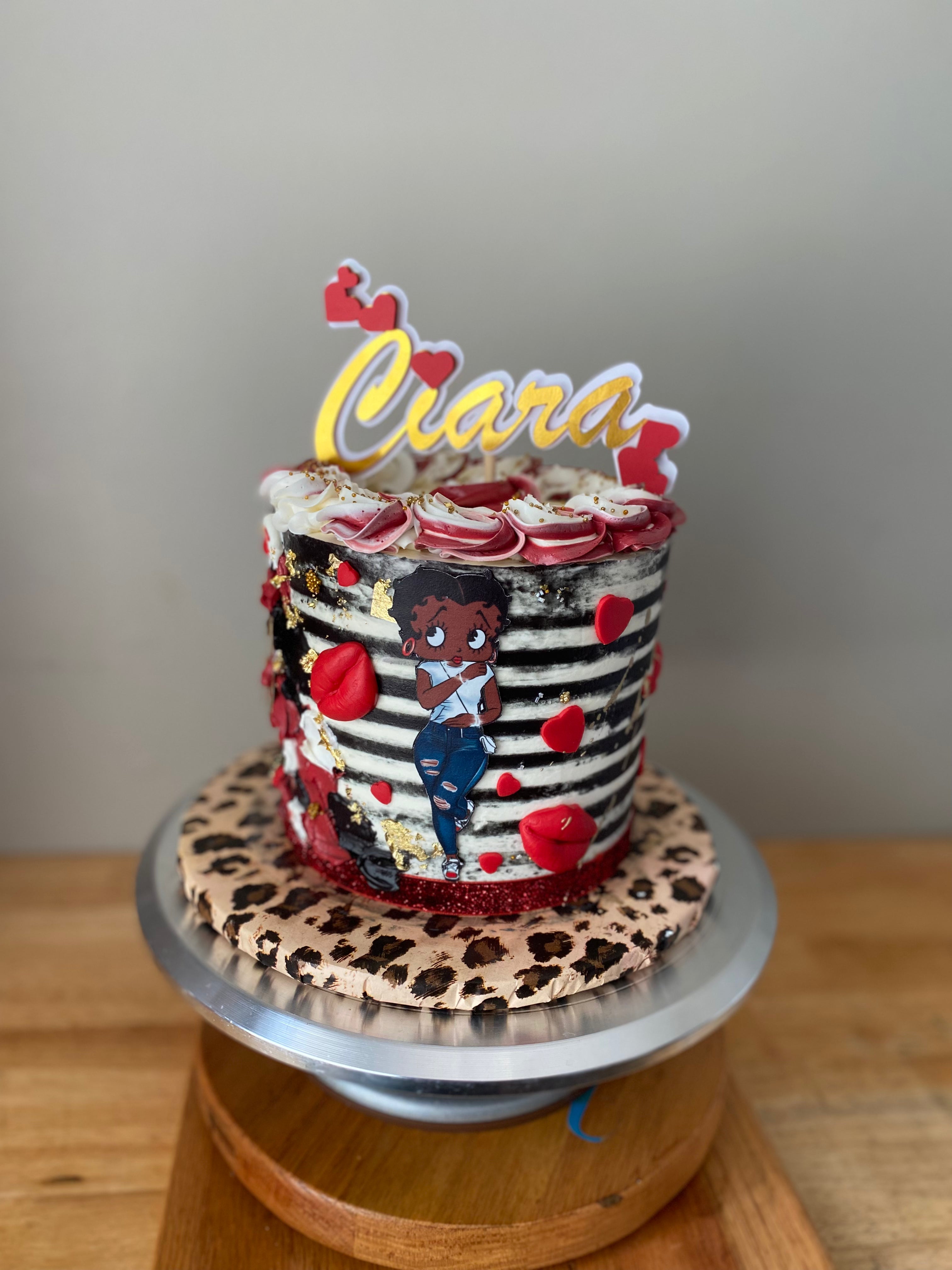 Specialty Round Cakes