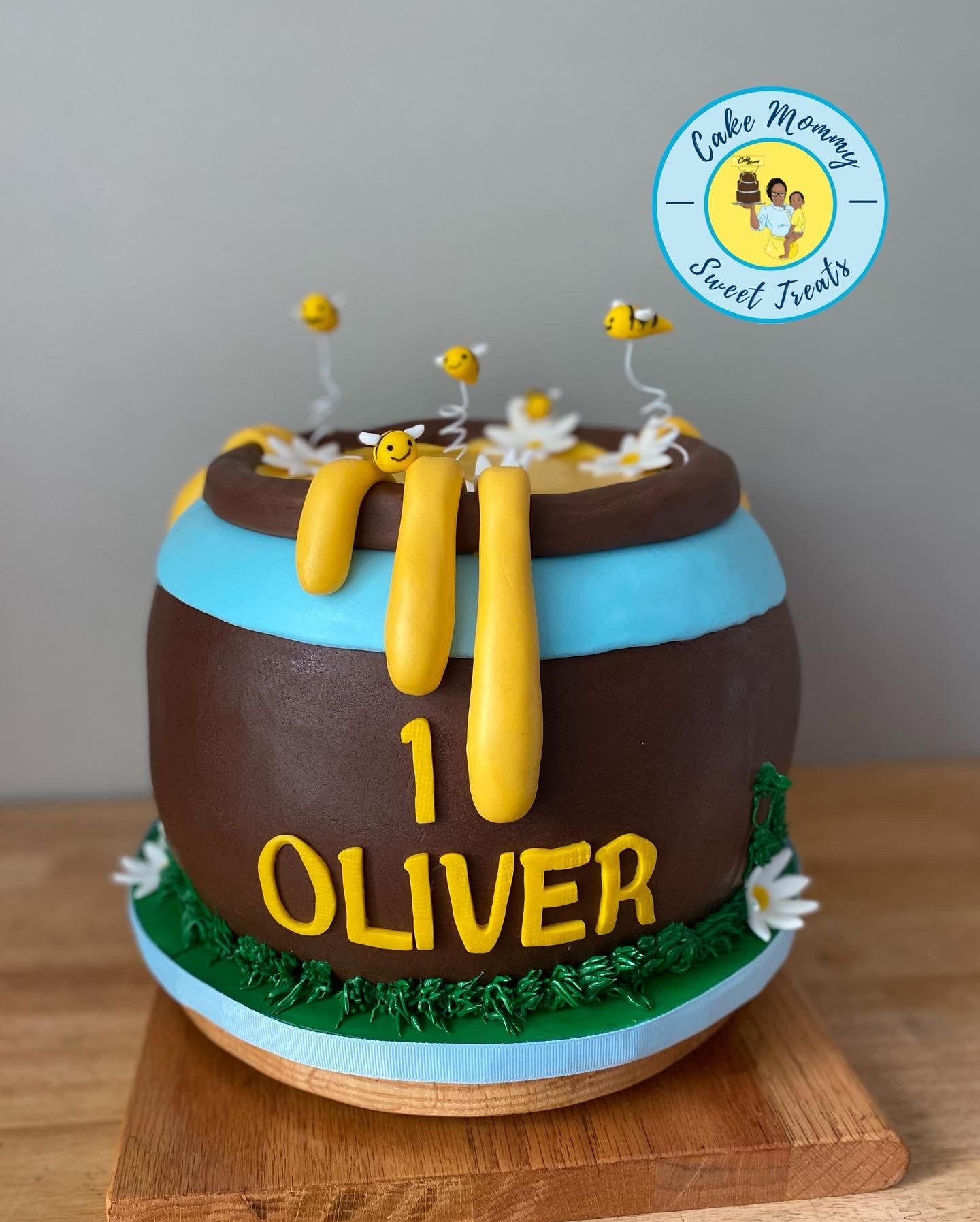 Specialty Round Cakes