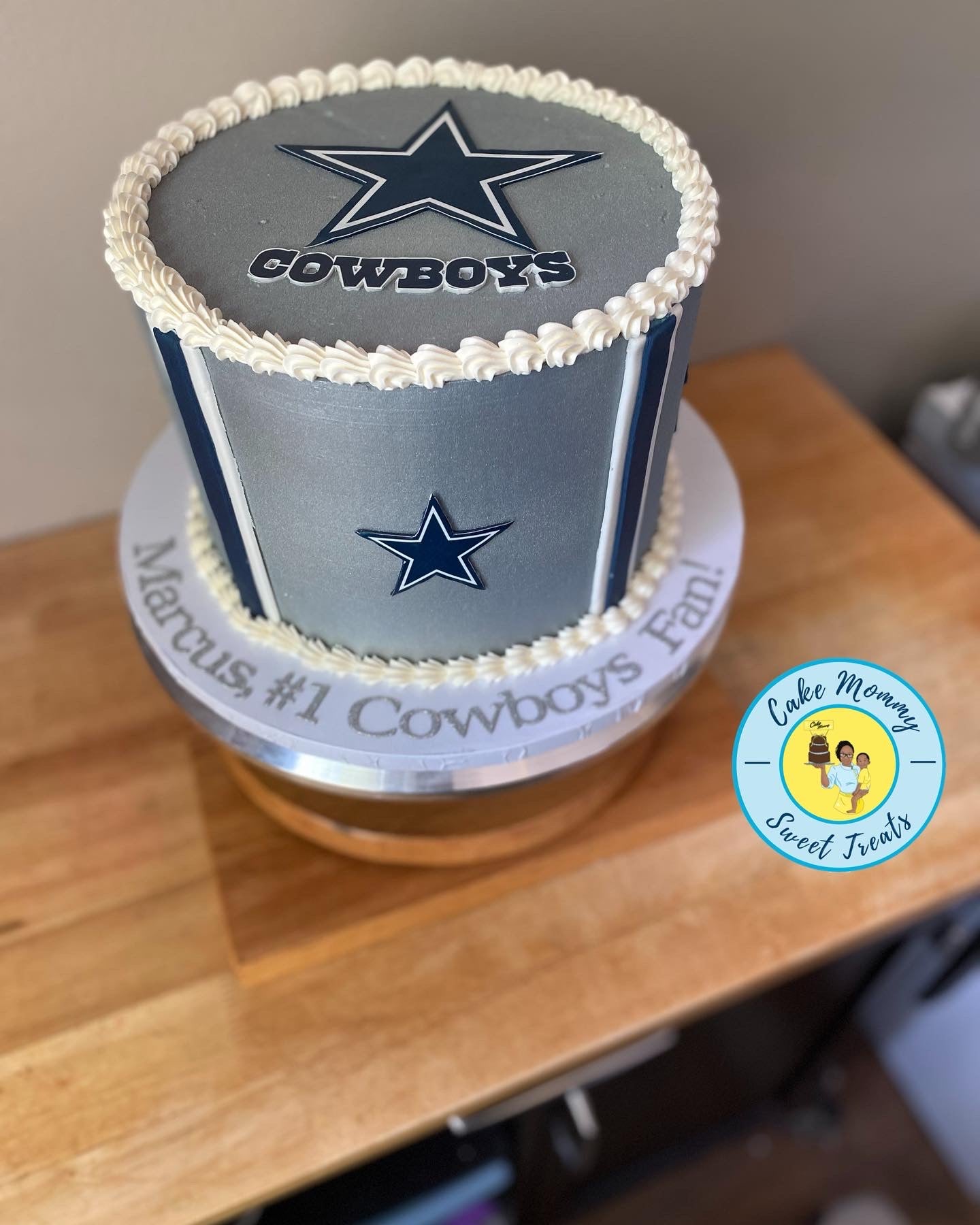 Specialty Round Cakes
